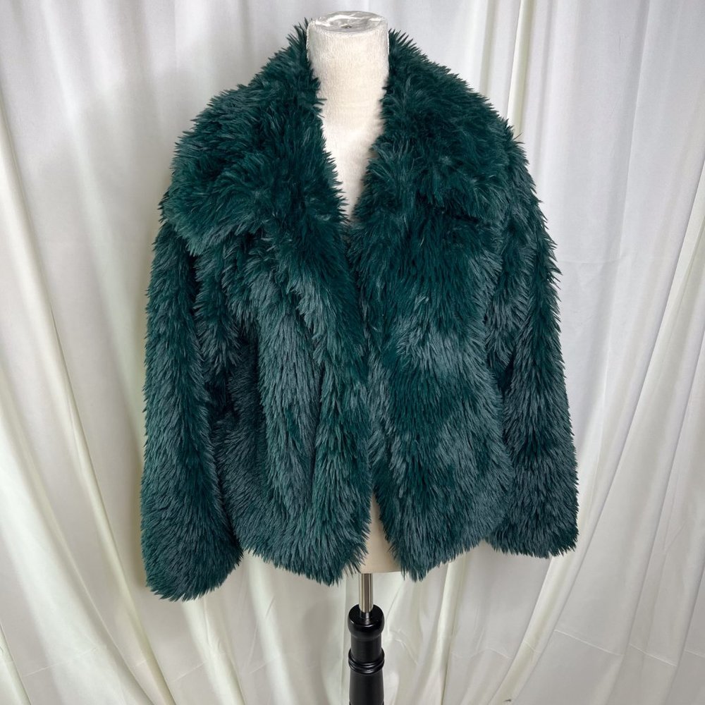 Wild Fable Green Faux Fur Cropped Fuzzy Jacket Women's M NWOT